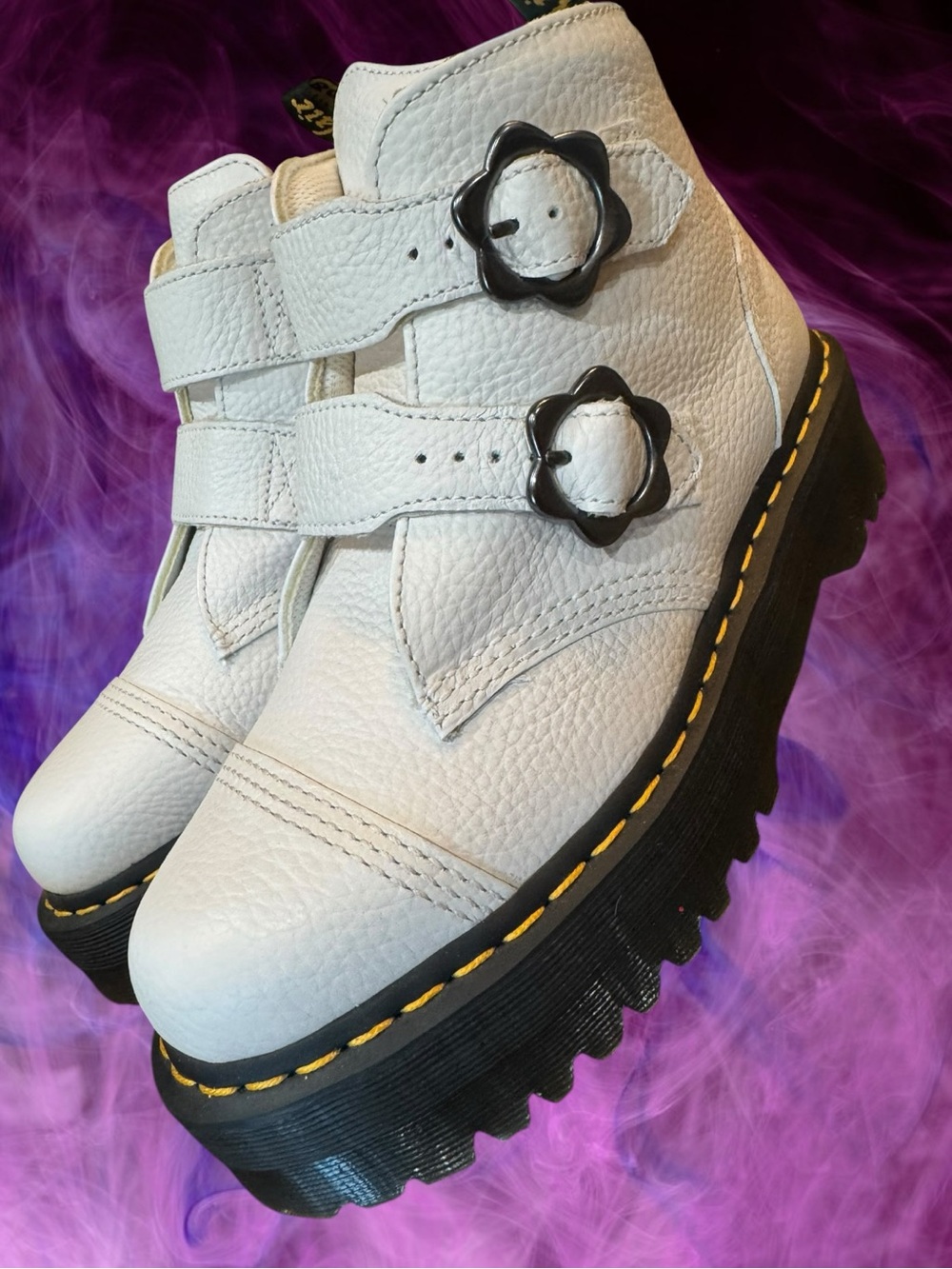 Dr. Martens Devon Flower Buckle White Pebbled Leather Platform Boots Sz 9 NEW - Picture 5 of 16